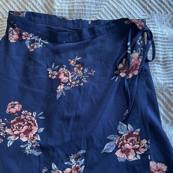 Miami blue floral asymmetric maxi skirt with tie - Picture 4 of 5